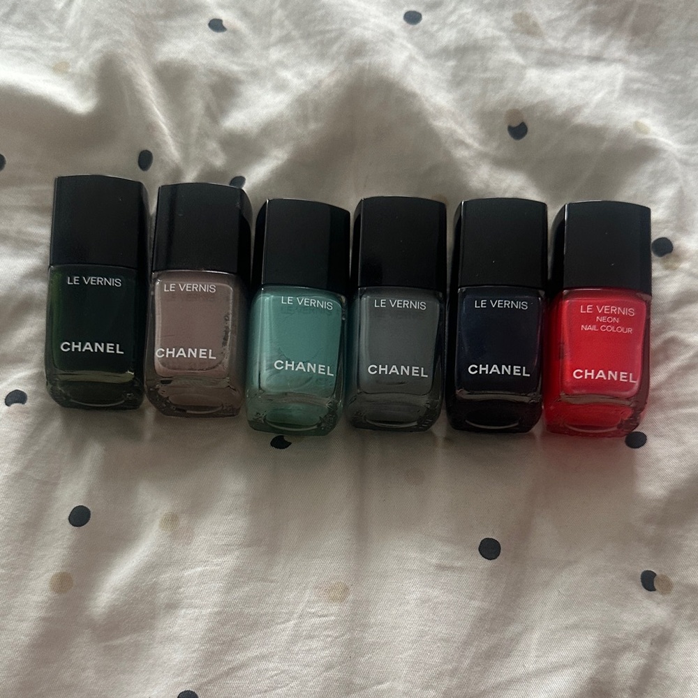 CHANEL Le Vernis Nail Polish Collection - Green, Pink, Blue, Red
